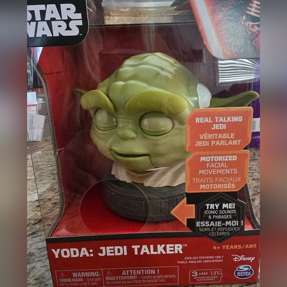 Disney spin master. Real talking Jedi with facial movements. - Picture 2 of 5
